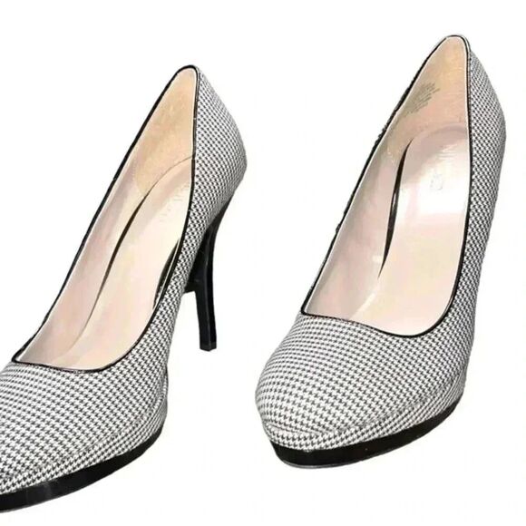 NINE & co. beautiful black & white pumps. - Picture 6 of 8